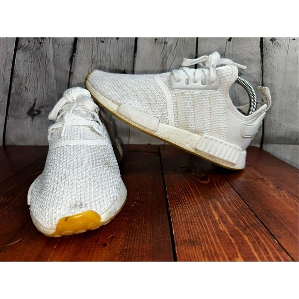 Adidas NMD_R1 Cloud White Gum D96635 Men’s Size 7.5 Boost Running Shoes Sneakers
